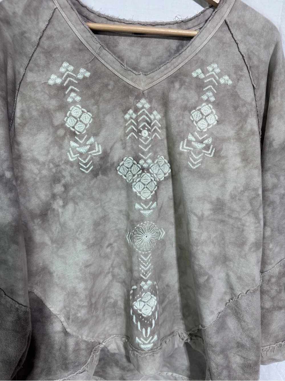 Free People tan v-neck tie dye sweatshirt with embroidered design Size Small